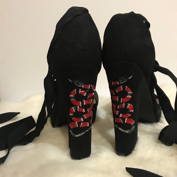 Sexy Snake Lace-up Platform Heels - Picture 2 of 5
